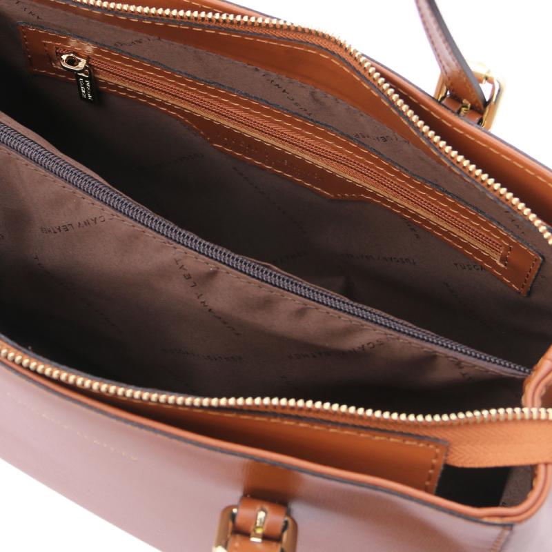 Γυναικεία τσάντα δερμάτινη Aura TL141434 - Κονιάκ - Εσωτερικό